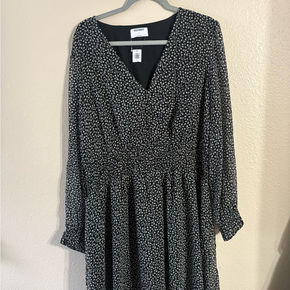Old Navy Black and White Long Sleeve Dress